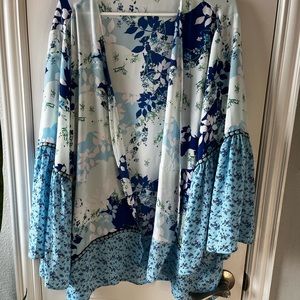 Shrug with bell sleeves blue print
